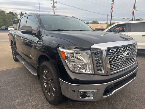 Used 2017 Nissan Titan SV AWD/4WD image 4