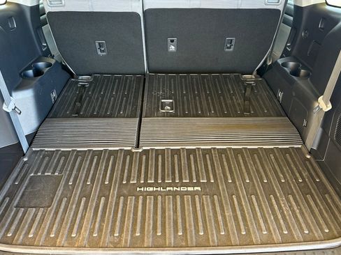 Used 2023 Toyota Highlander LE FWD image 18