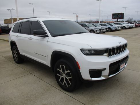 Used 2024 Jeep Grand Cherokee L Limited w/ Luxury Tech Group II image 9