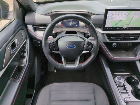 Used 2025 Ford Explorer ST-Line w/ ST-Line Street Pack AWD/4WD image 16