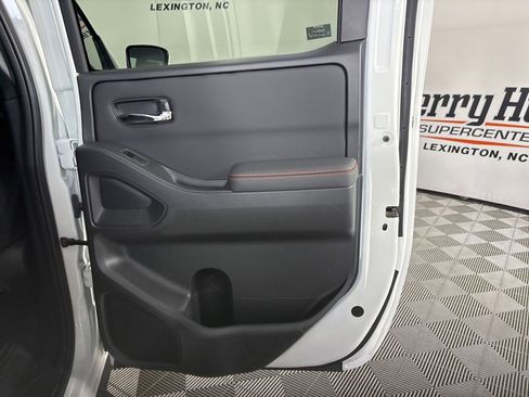 Used 2024 Nissan Frontier PRO-4X w/ Technology Package AWD/4WD image 22
