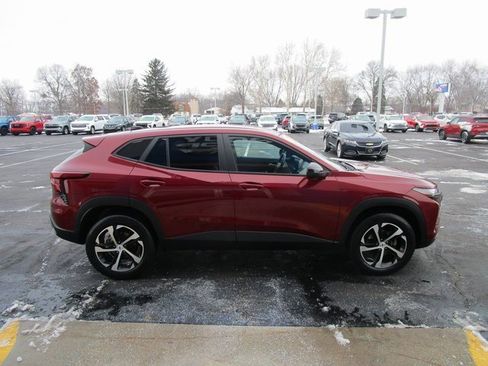 Certified 2024 Chevrolet Trax RS w/ Driver Confidence Package image 8