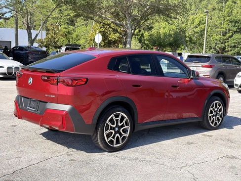 Used 2025 BMW X2 xDrive28i AWD/4WD image 3