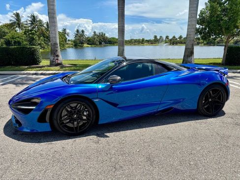 Used 2022 McLaren 720S Spider RWD image 2