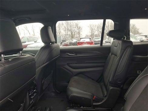 New 2025 Jeep Grand Cherokee L Altitude image 10