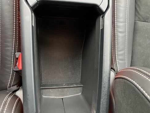 Used 2021 Volvo XC40 T5 R-Design image 22