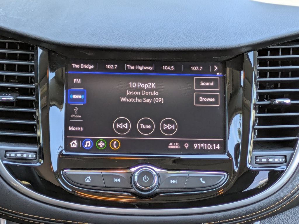 Used 2022 Chevrolet Trax LT w/ LT Convenience Package AWD/4WD image 19