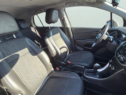 Used 2022 Chevrolet Trax LT w/ Driver Confidence Package image 23