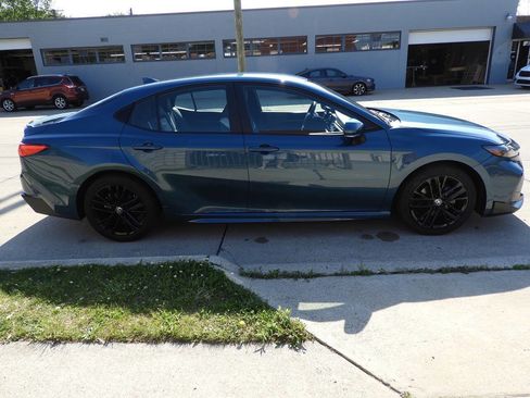 Used 2025 Toyota Camry SE FWD image 11
