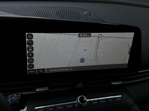 Certified 2025 Hyundai Elantra Limited FWD image 20