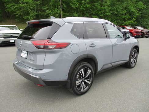 Used 2025 Nissan Rogue SL AWD/4WD image 5