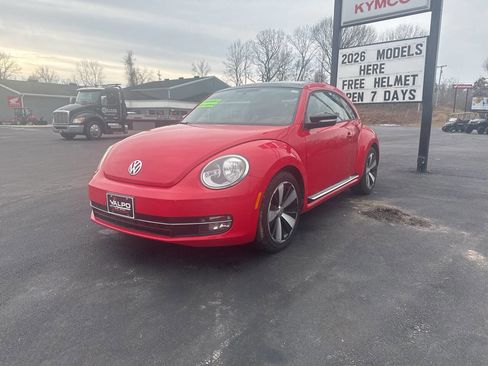 Used 2012 Volkswagen Beetle Launch Edition image 6
