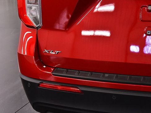 Used 2023 Ford Explorer XLT image 11