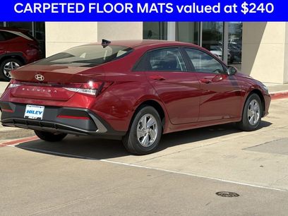 New 2025 Hyundai Elantra SE