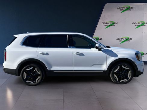 Used 2024 Kia Telluride EX w/ EX Captain's Chair Package image 8