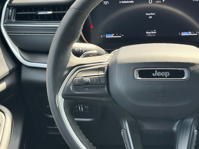 Used 2025 Jeep Grand Cherokee Laredo X w/ Luxury Tech Group I AWD/4WD image 23