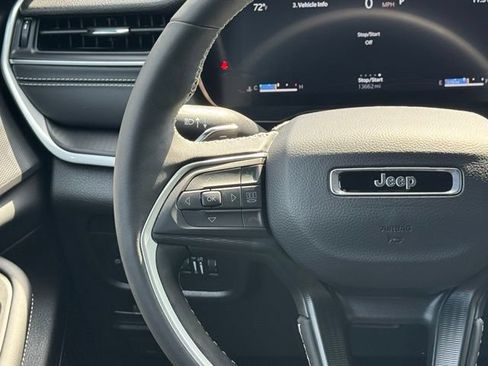 Used 2025 Jeep Grand Cherokee Laredo X w/ Luxury Tech Group I AWD/4WD image 23