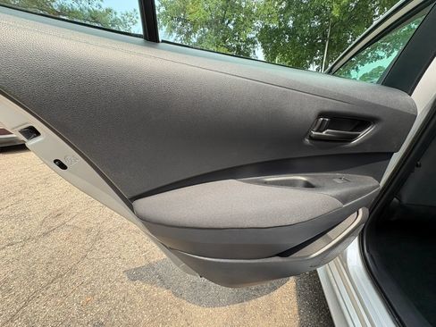 Used 2025 Toyota Corolla LE FWD image 24