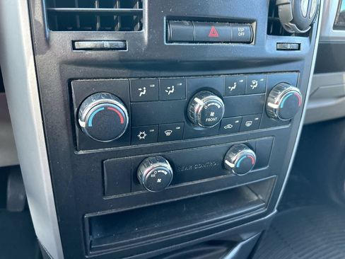 Used 2010 Dodge Grand Caravan SXT FWD image 20