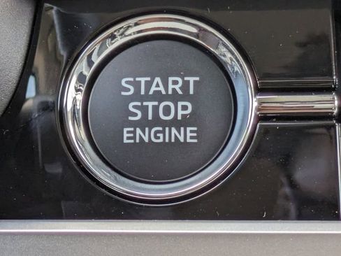 New 2025 Mitsubishi Outlander SE image 33