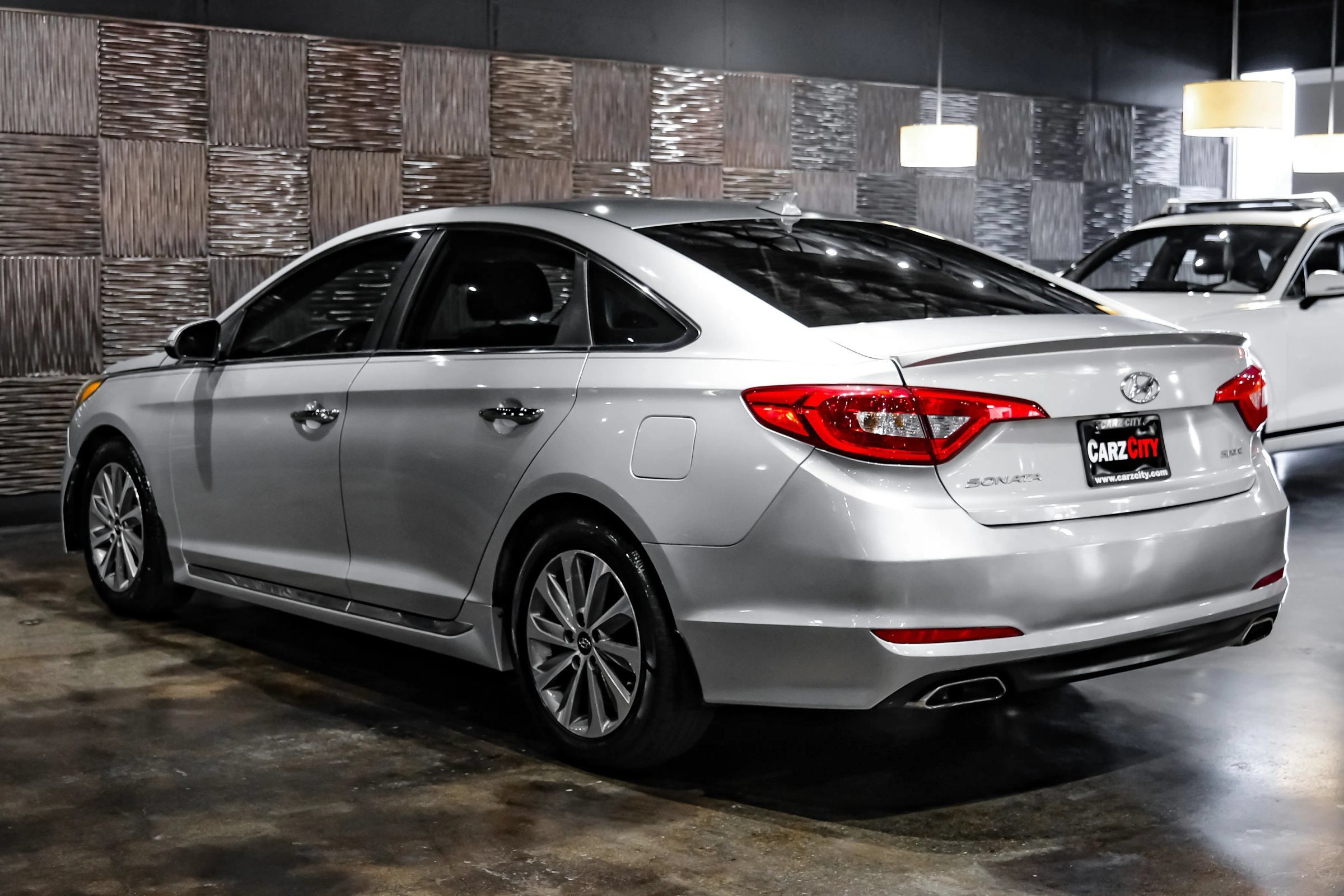 Used 2015 Hyundai Sonata Sport w/ Option Group 03 FWD image 9
