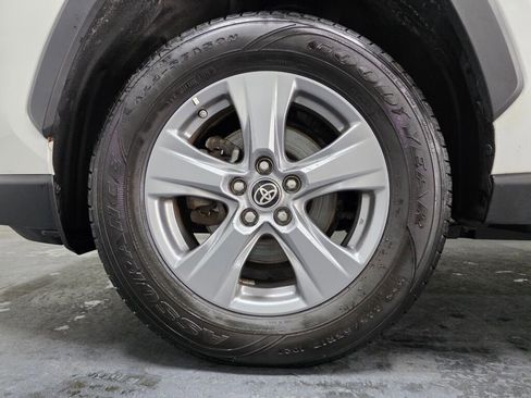 Used 2022 Toyota RAV4 LE AWD/4WD image 6