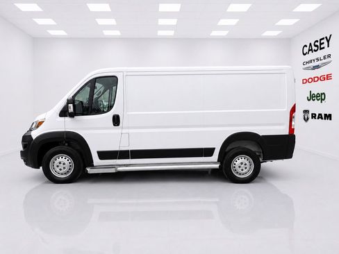 Used 2025 RAM ProMaster 2500 w/ U-Haul Equipment Group FWD image 8