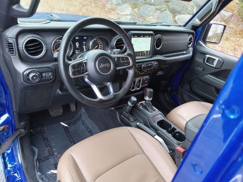 Used 2020 Jeep Wrangler Unlimited Sahara image 9