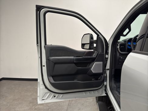 New 2026 Ford F350 Platinum w/ FX4 Off-Road Package image 9