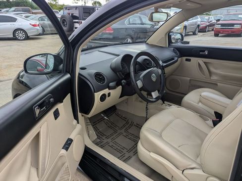 Used 2009 Volkswagen Beetle Coupe FWD image 6