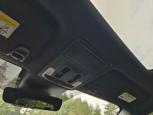 Certified 2025 Honda Pilot Black Edition image 33