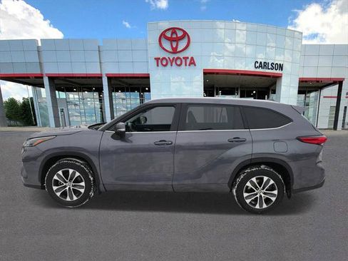 Certified 2022 Toyota Highlander XLE image 7