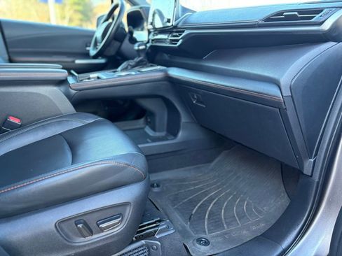 Used 2022 Toyota Sienna XSE image 28