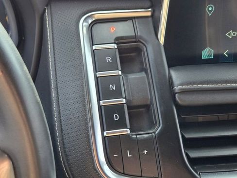 Used 2023 Chevrolet Suburban Premier AWD/4WD image 27