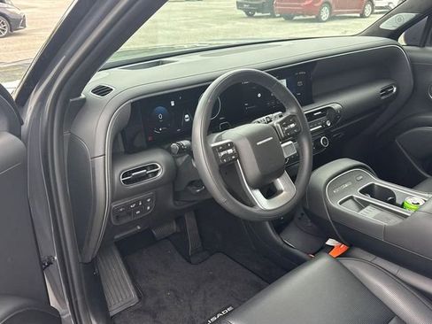 Used 2026 Hyundai Palisade Calligraphy FWD image 16