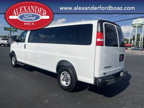 Used 2025 Chevrolet Express 3500 LT w/ LT Preferred Equipment Group RWD image 3