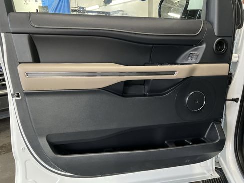 Used 2022 Ford Expedition Max XLT image 14