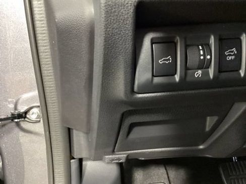 Used 2025 Subaru Outback Limited AWD/4WD image 18