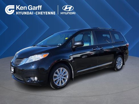 Used 2016 Toyota Sienna XLE image 1