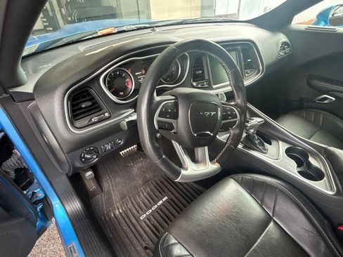 Used 2016 Dodge Challenger SRT RWD image 16