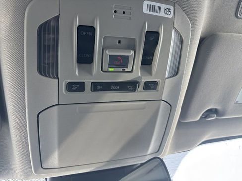 Used 2023 Toyota Highlander Bronze Edition image 16