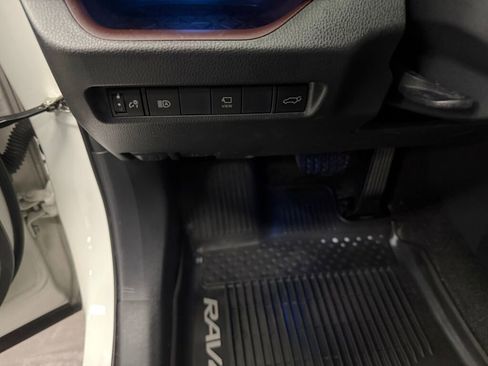 Certified 2020 Toyota RAV4 Limited image 9