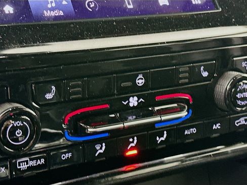 New 2025 Jeep Grand Cherokee L Altitude image 26