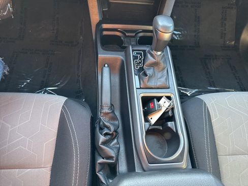 Used 2022 Toyota Tacoma TRD Off-Road image 26