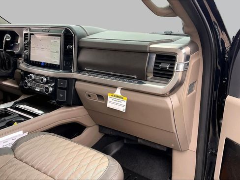 Used 2025 Ford F250 Platinum w/ Platinum Plus Package AWD/4WD image 19
