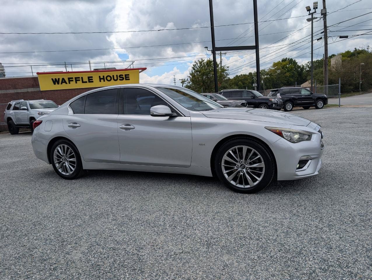 Used 2018 INFINITI Q50 Luxe RWD image 2