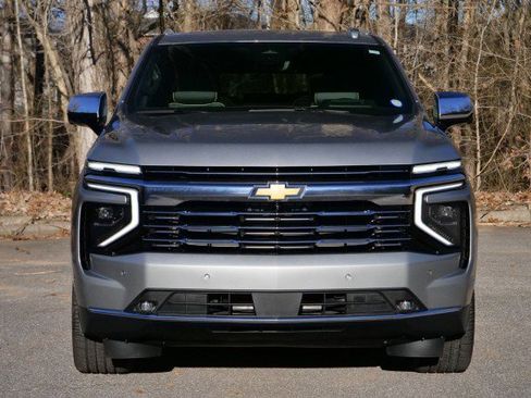 Used 2025 Chevrolet Suburban Premier image 5