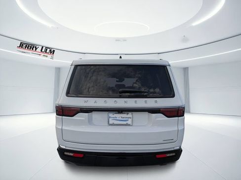 Used 2024 Jeep Wagoneer Series III AWD/4WD image 4