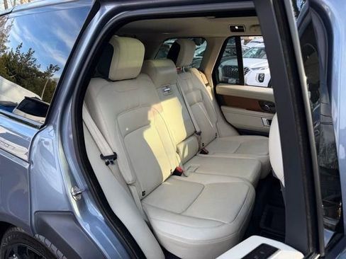 Used 2020 Land Rover Range Rover HSE image 17