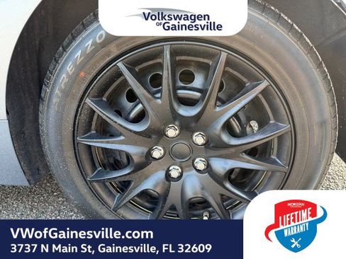 Used 2020 Toyota Corolla LE FWD image 27